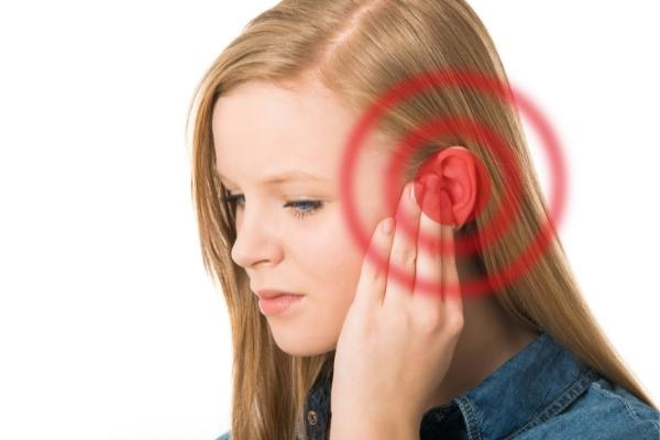 Thuốc nhỏ tai Ciprodex dùng cho người bị đau tai, ù tai